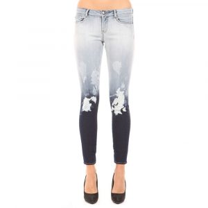 Skinny jeans: a must for girls and women